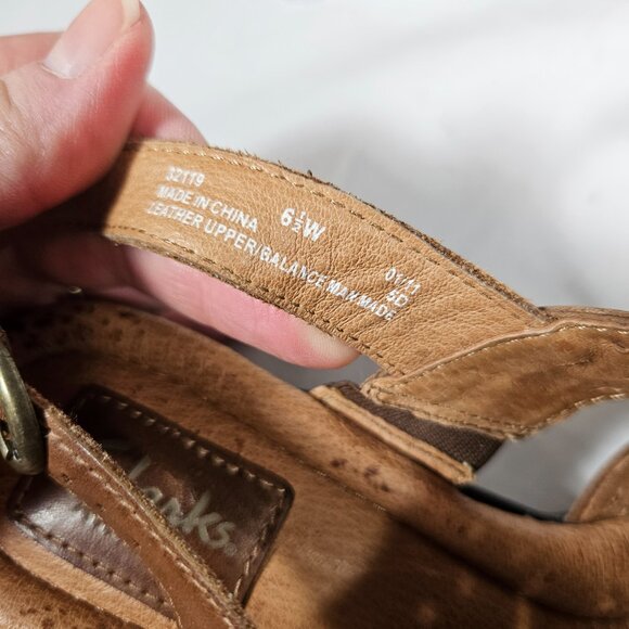 Clarks Artisan Women's Brown Wedge Sandals Crisscross Straps Buckle Back Sz 6.5W - Picture 7 of 8